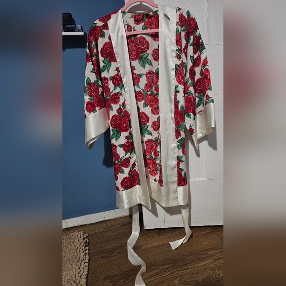 Floral Kimono Robe with Red Roses - Picture 7 of 7